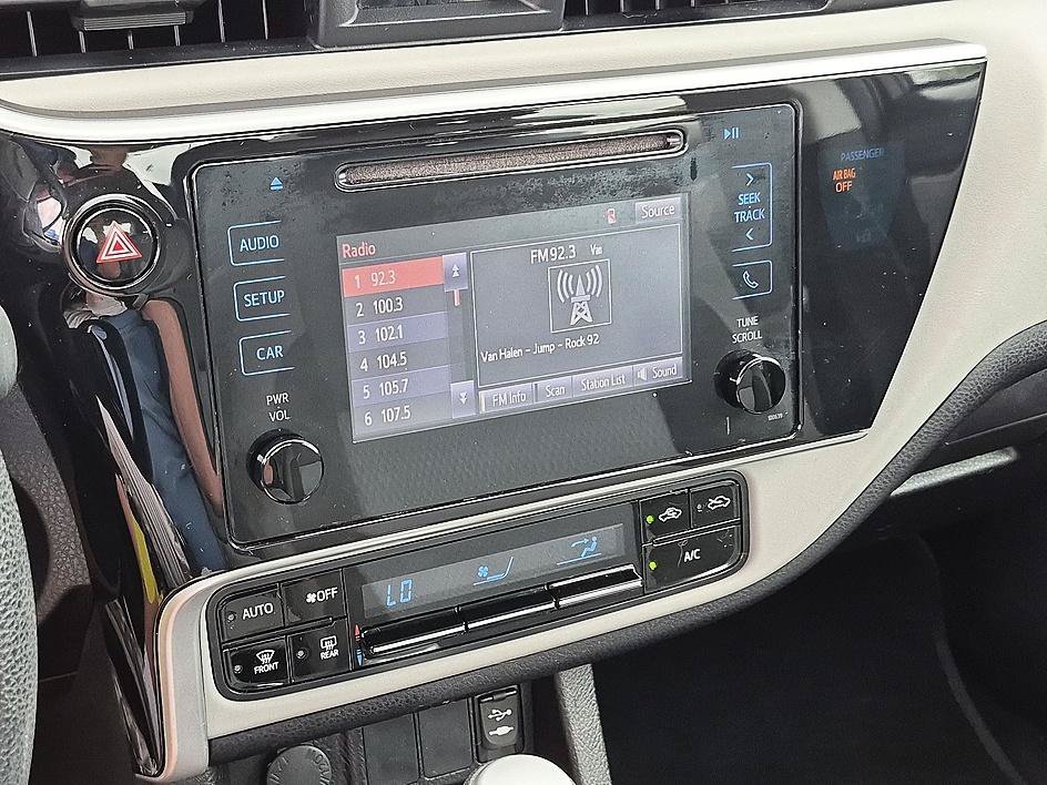 Used 2018  Toyota L image 21