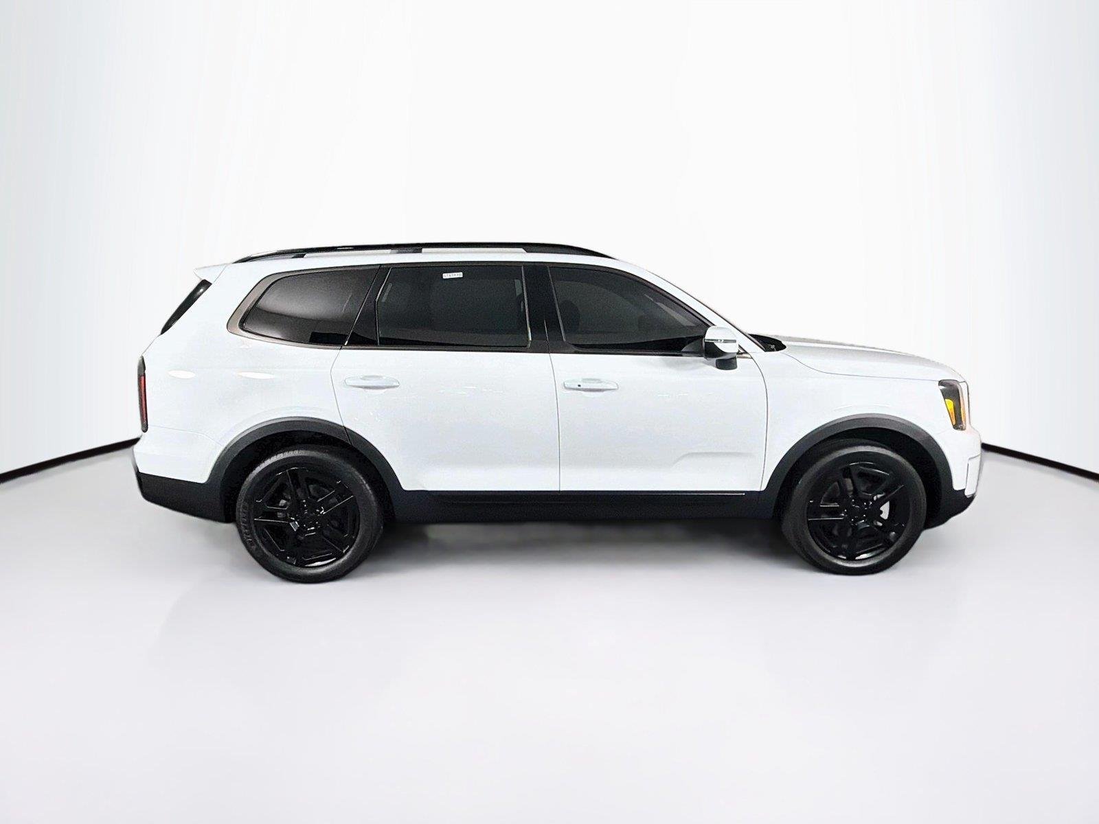 Used 2025  Kia EX X-Line image 12