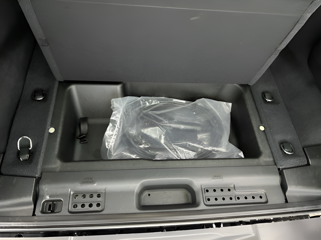 Used 2025 Crystal Metallic Jeep Sahara 4xe image 43
