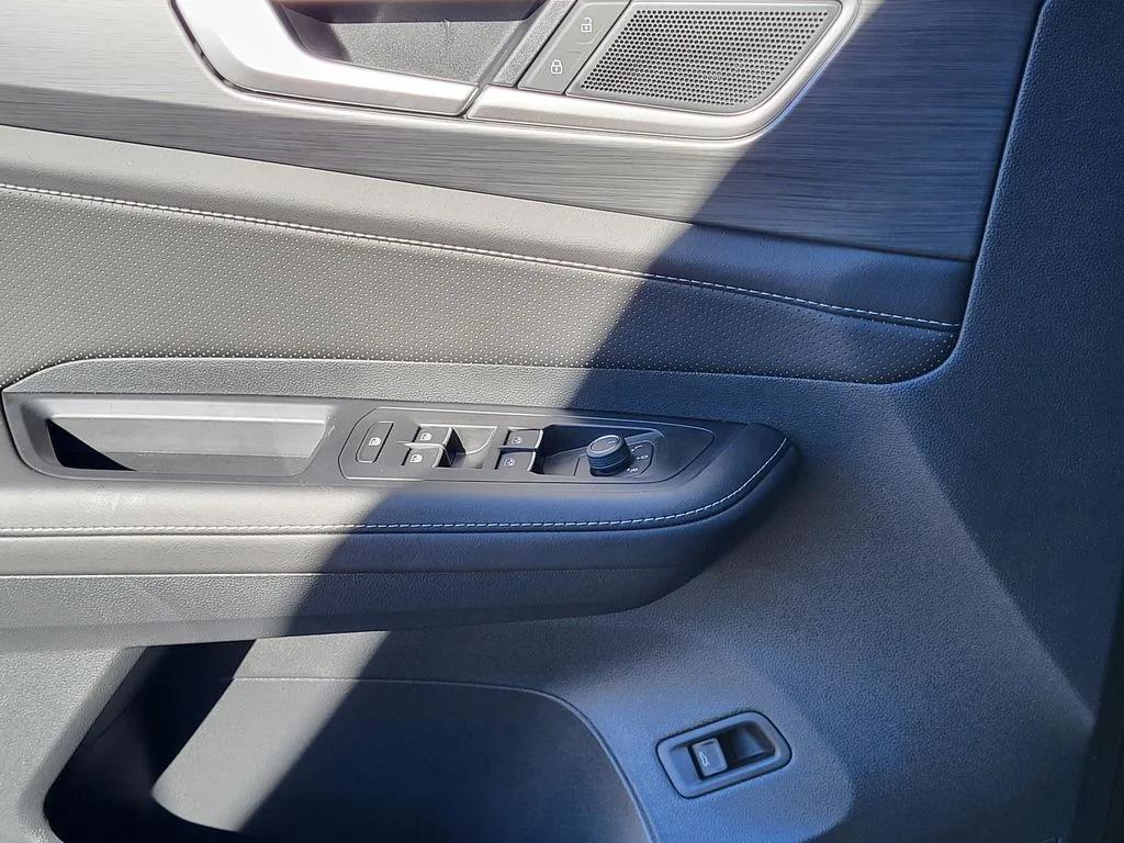 2026 Volkswagen Atlas Cross Sport SE w/Tech - Photo 9