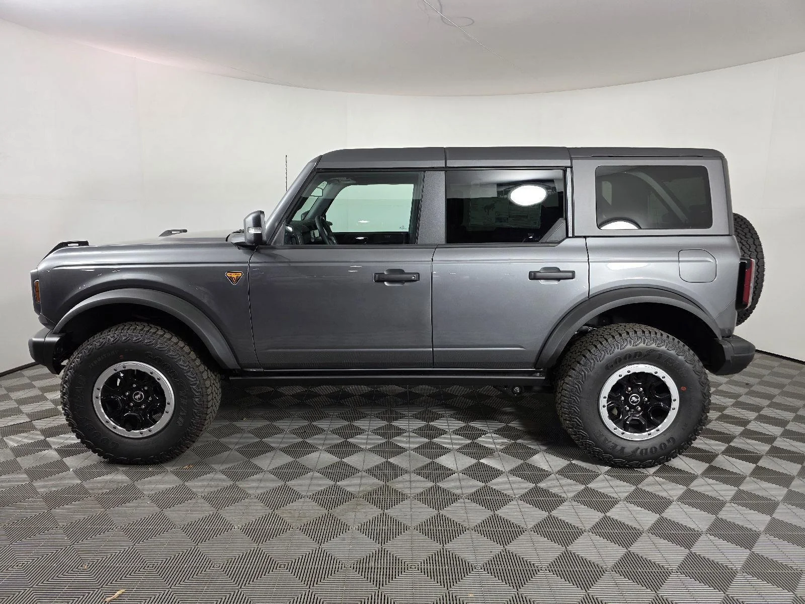 Used 2025 Carbonized Gray Metallic Ford Badlands image 2