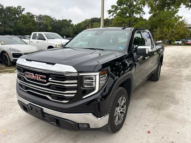 Used 2025 Onyx Black GMC SLT image 2