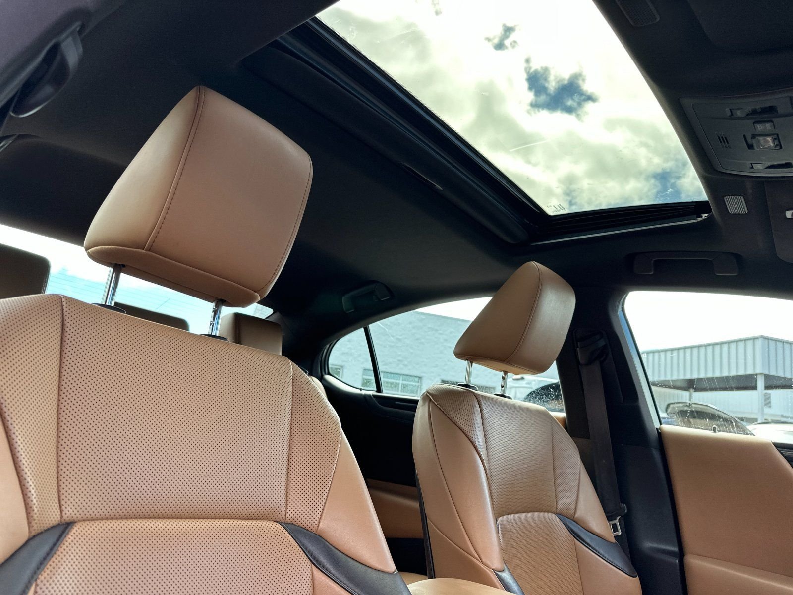 Used 2020 White Lexus 350 image 16