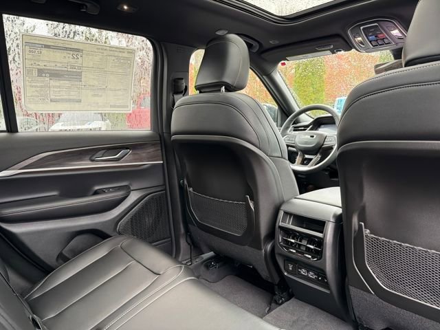 New 2025 Diamond Black Crystal Pearl-Coat Exterior Paint Jeep Limited image 22