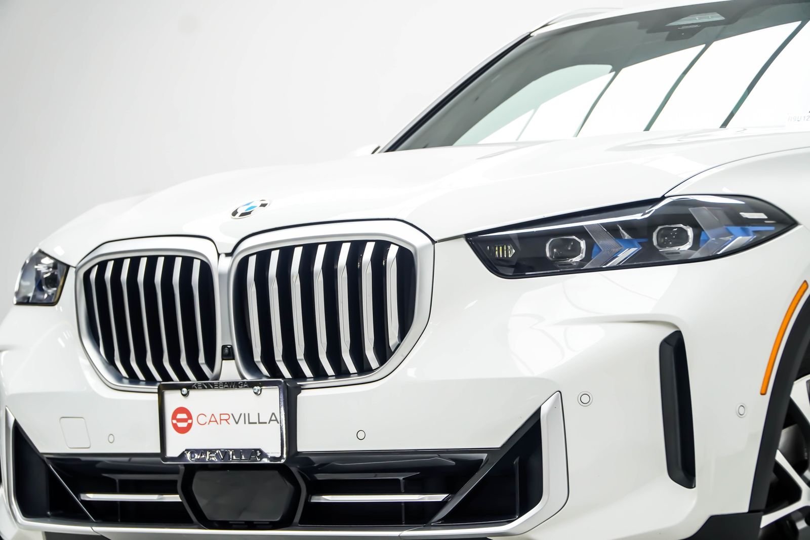 Used 2024 White BMW xDrive40i image 2