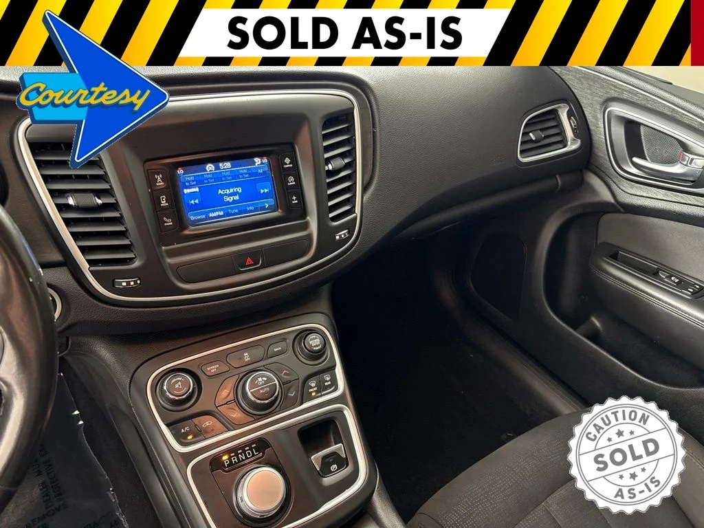 Used 2015 Black Clearcoat Chrysler Limited image 31