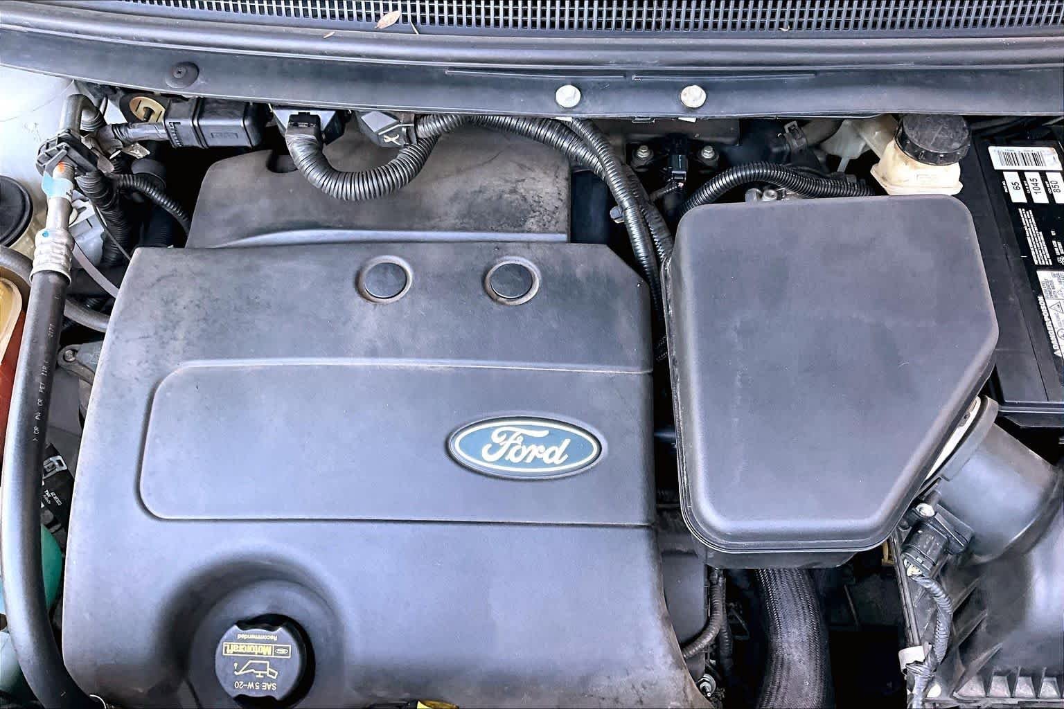 Used 2013 White Suede Ford SE image 32