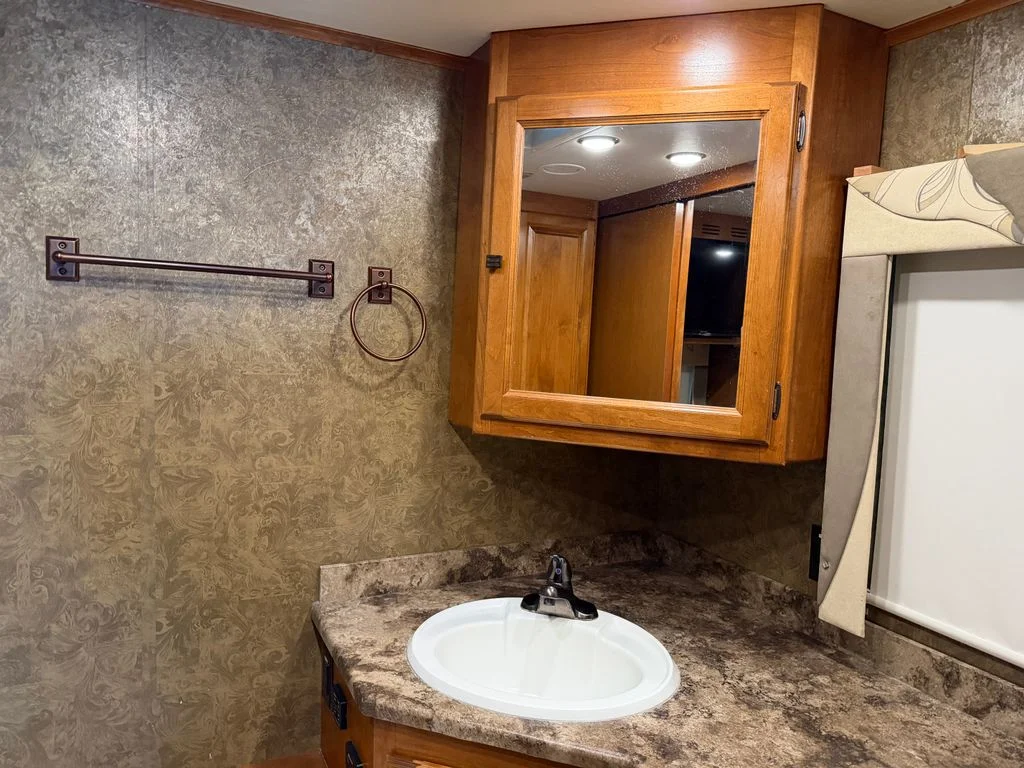 Used 2014  Tiffin  image 47