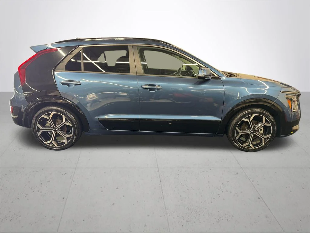 Used 2023 Blue Kia SX image 9