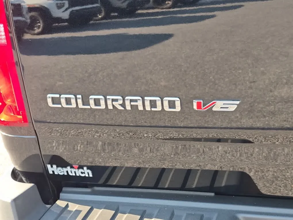 Used 2019 Black Chevrolet 4WD ZR2 image 26