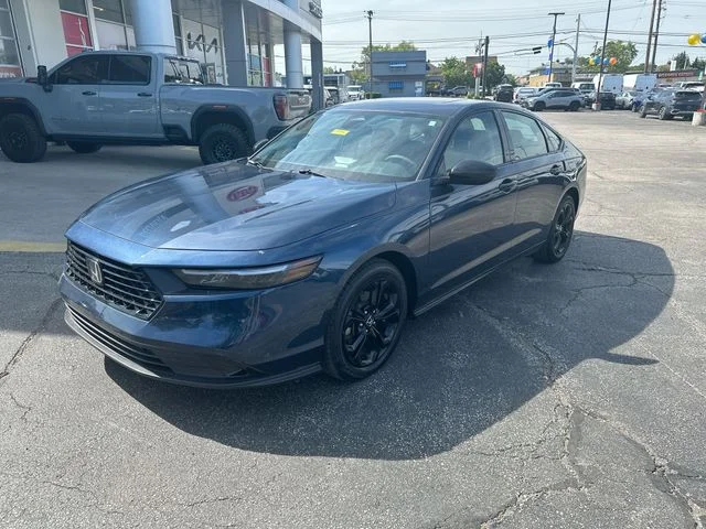 Used 2025 Blue Honda SE image 11