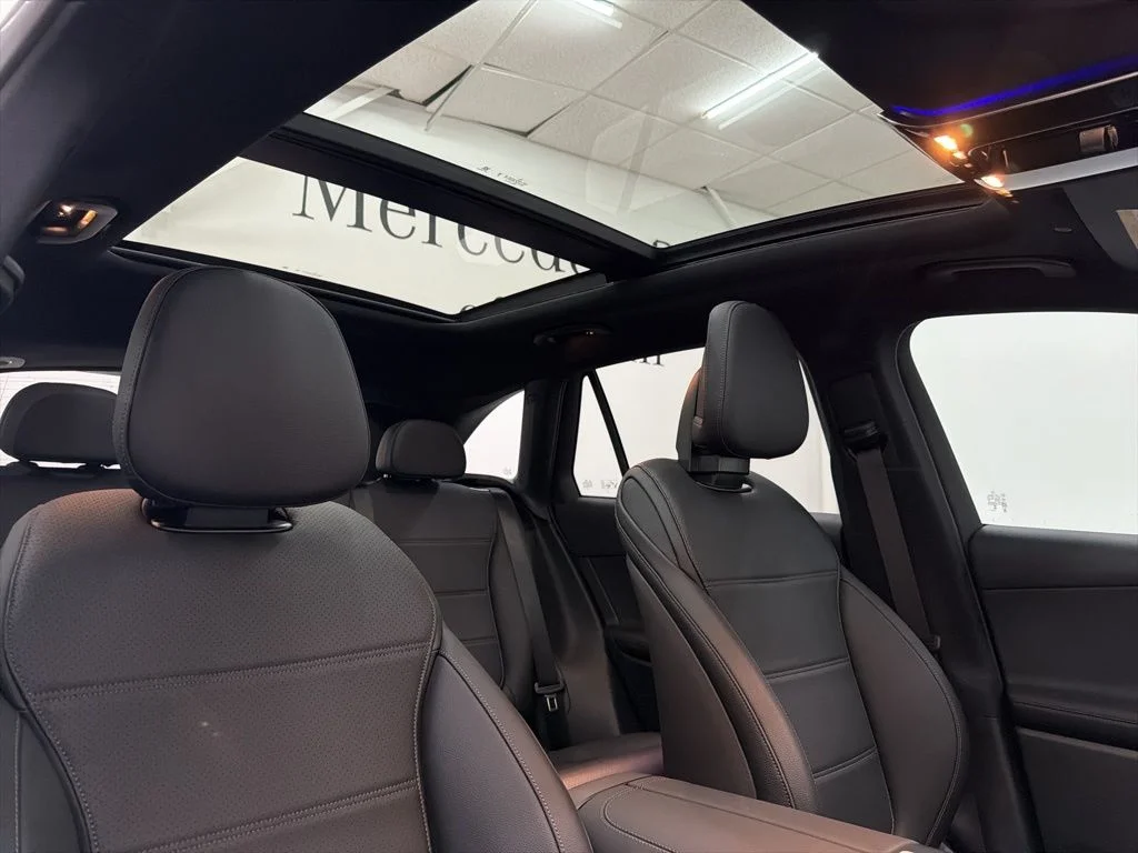 Used 2026 White Mercedes-Benz GLC 300 image 28