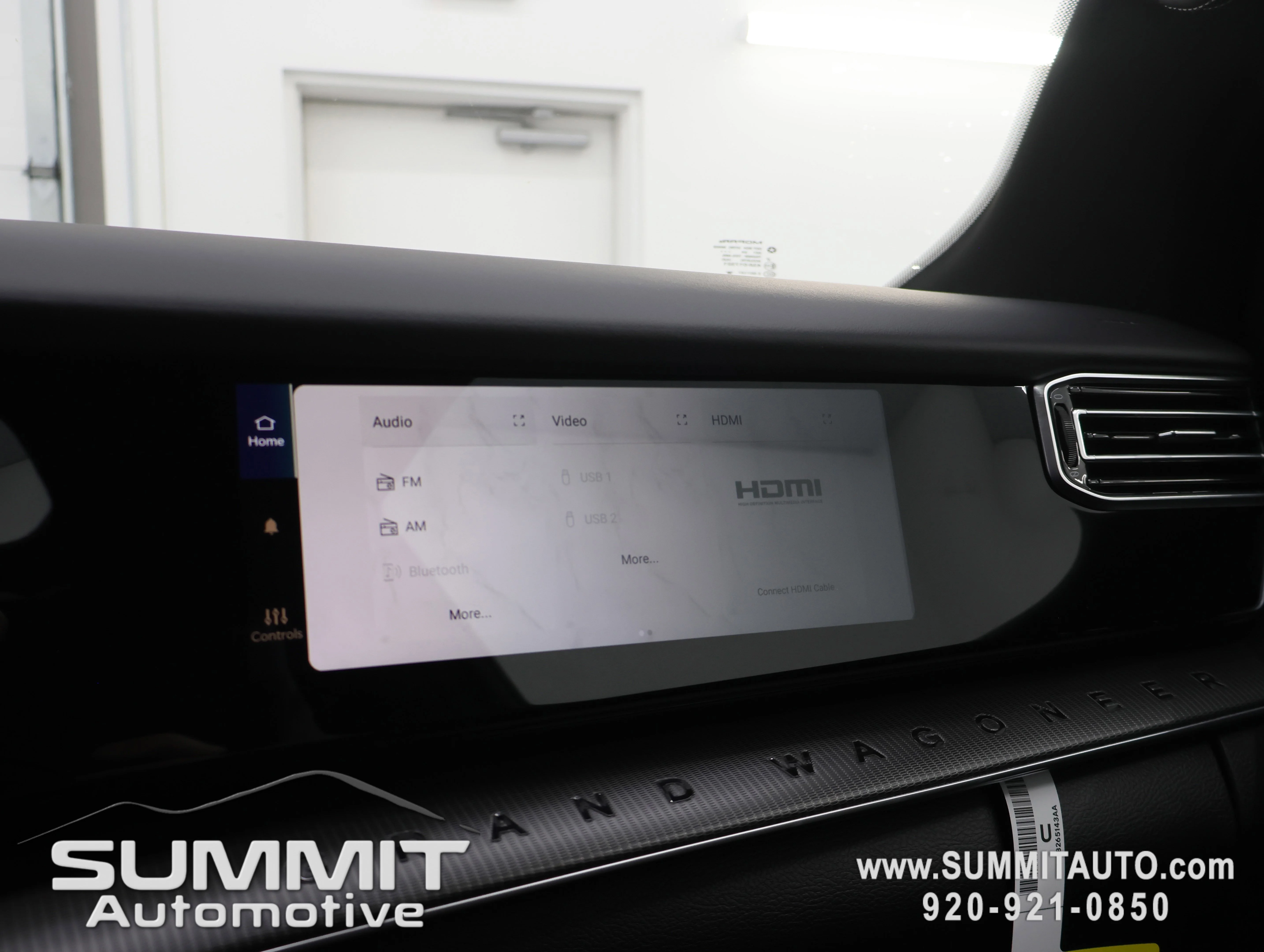New 2026 Silver-Zynith Exterior Paint Jeep Summit Obsidian image 70