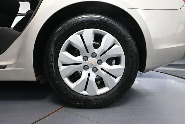 2013 Chevrolet Cruze LS - Photo 11