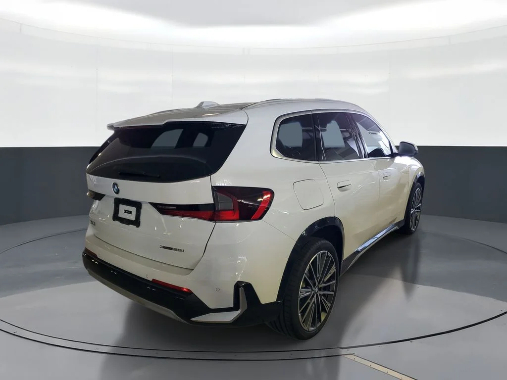 New 2027 White BMW xDrive28i image 3