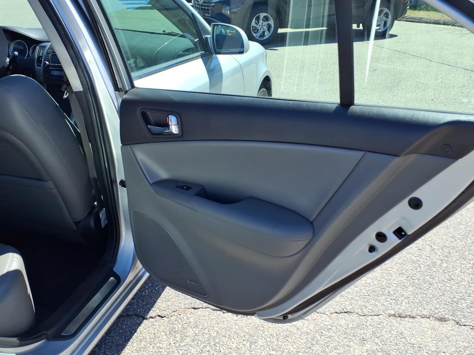 Used 2009 Bright Silver Hyundai Limited image 11