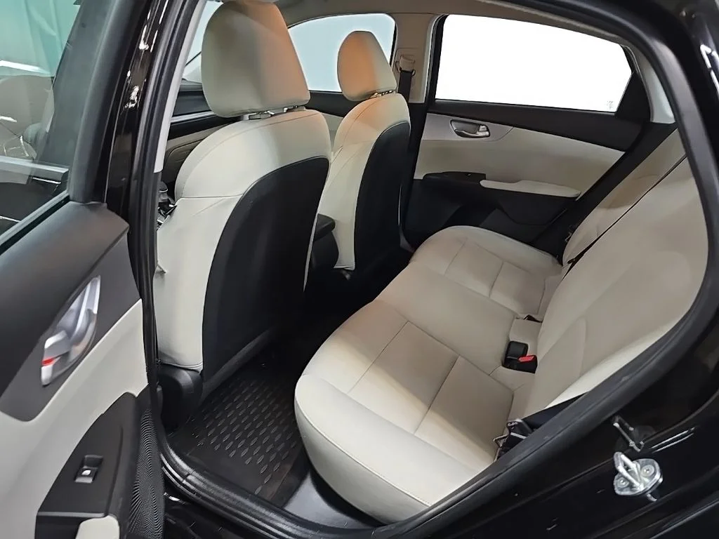 Used 2023 Aurora Black Kia LXS image 30