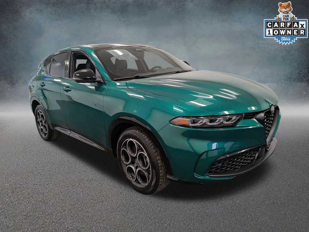 Used 2025  Alfa Romeo  image 3