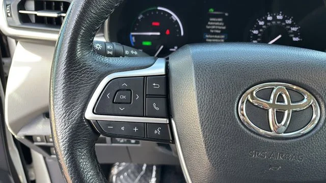 Used 2023 Beige Toyota XLE image 23