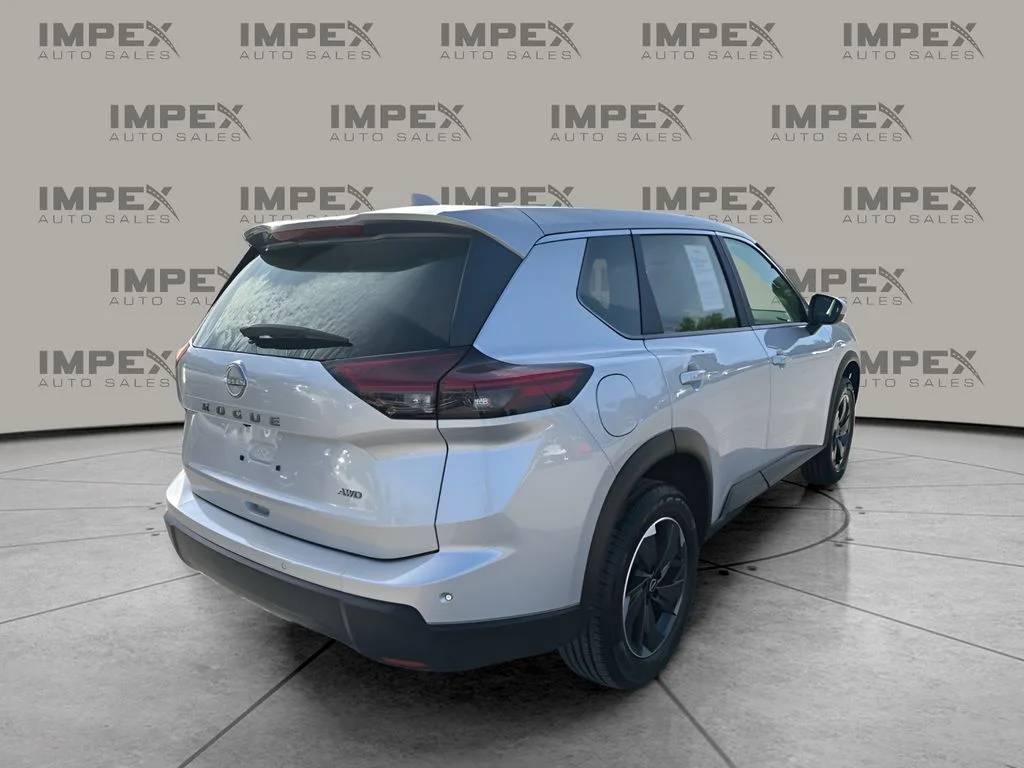 Used 2025 Silver Nissan SV image 5
