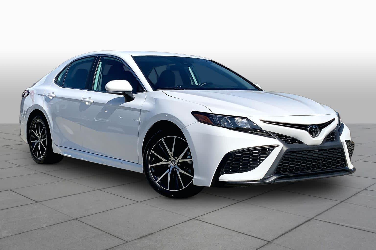 Used 2023 Ice Cap Toyota SE image 3