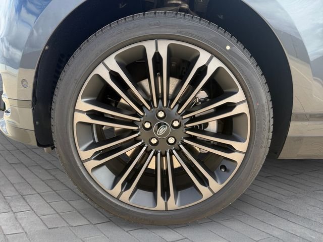New 2026 Carpathian Grey Land Rover P250 Base image 9