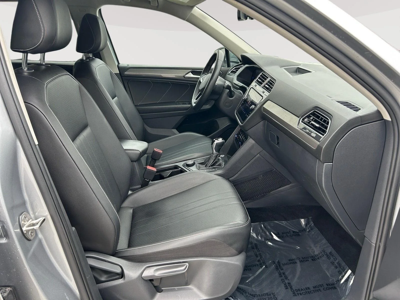Certified Used 2022 SILVER Volkswagen SE image 18
