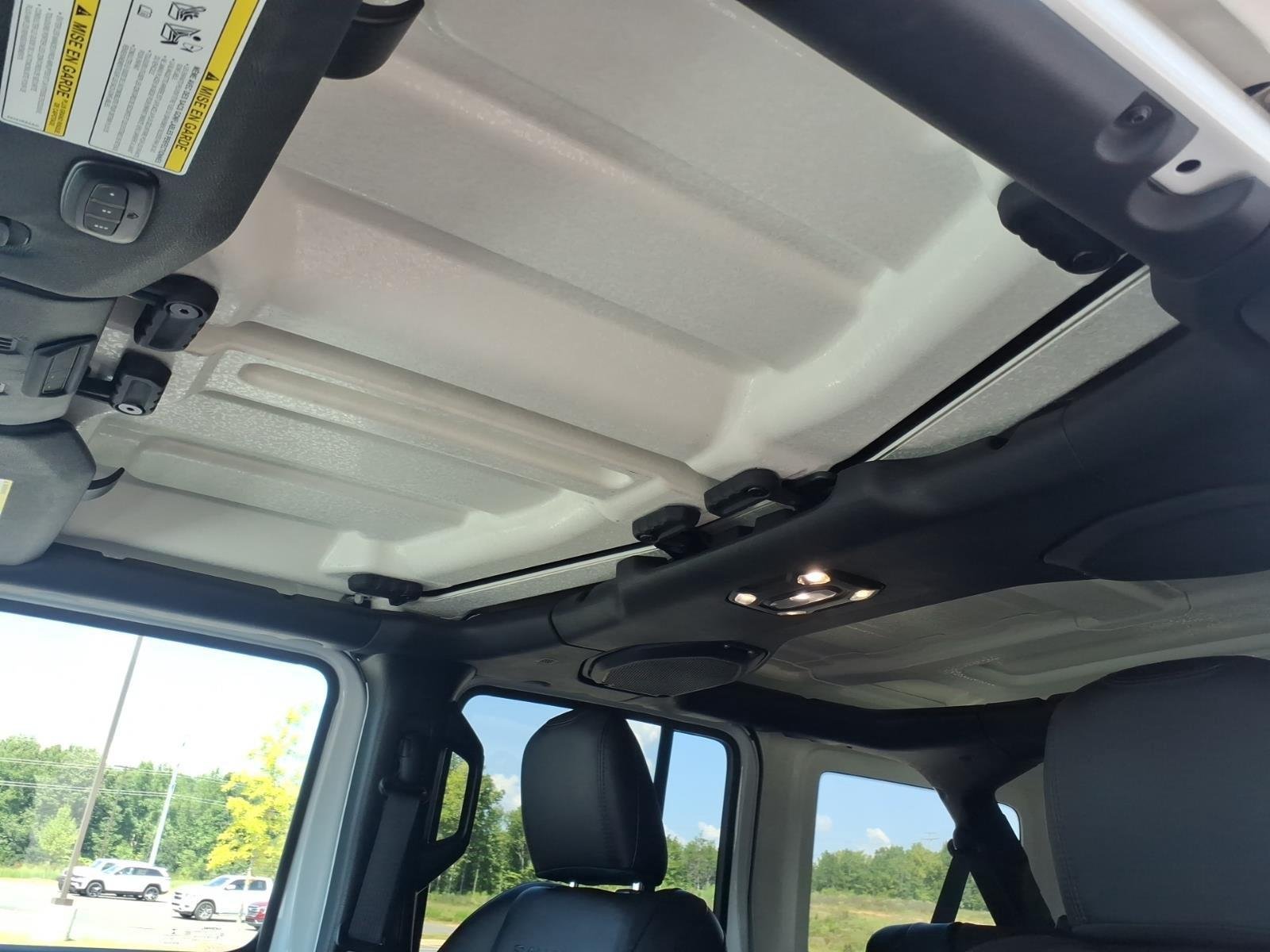 Used 2022 Bright White Clearcoat Jeep Unlimited Sahara image 6