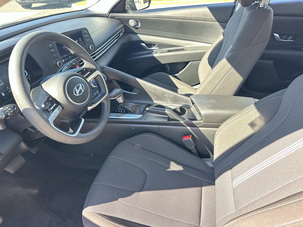 Used 2024  Hyundai SE image 18