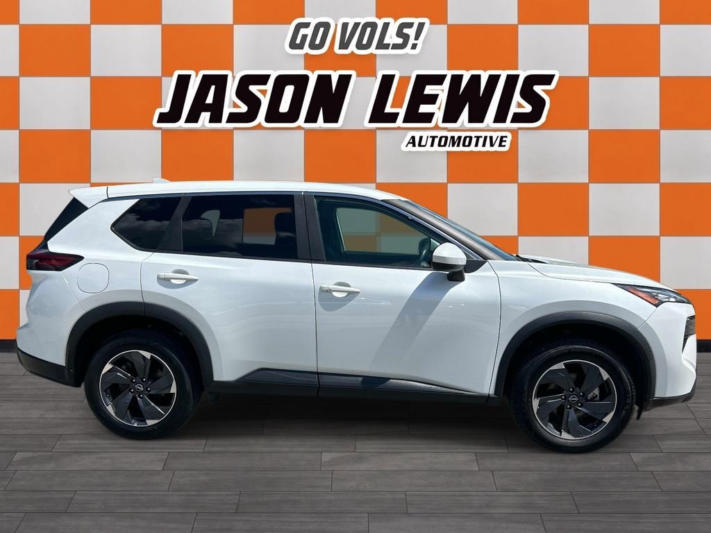 Used 2024 Everest White Pea Nissan SV image 3
