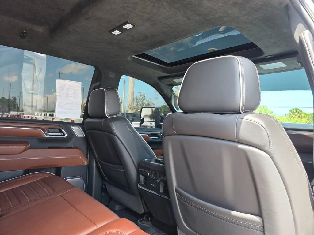 Used 2024 White Frost Tricoat GMC Denali Ultimate image 12