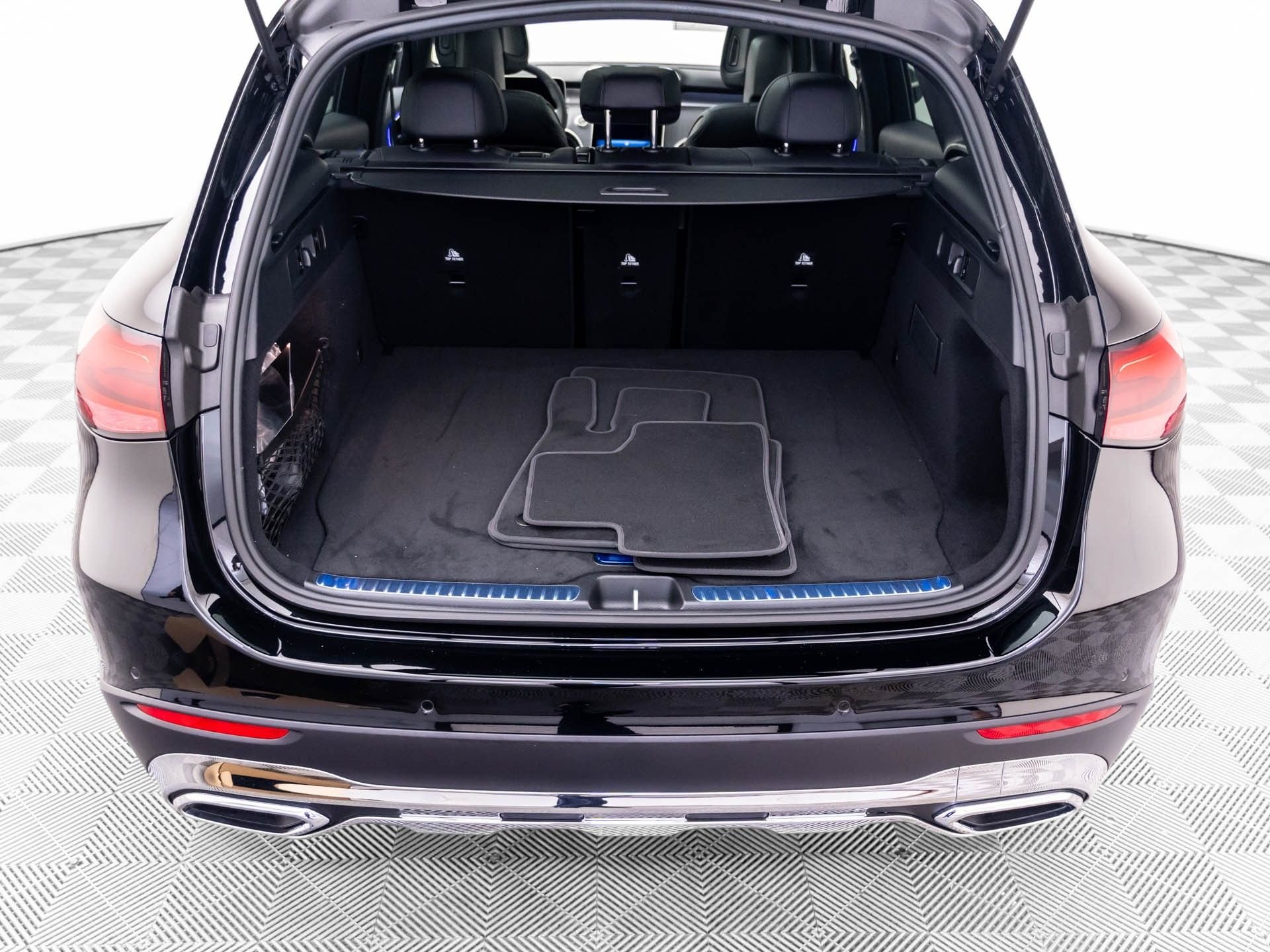 New 2027 Black Mercedes-Benz GLC 300 image 32
