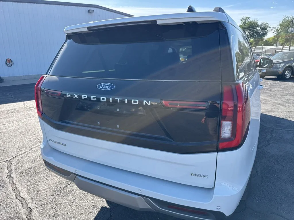 Certified Used 2025 Oxford White Ford Platinum image 9