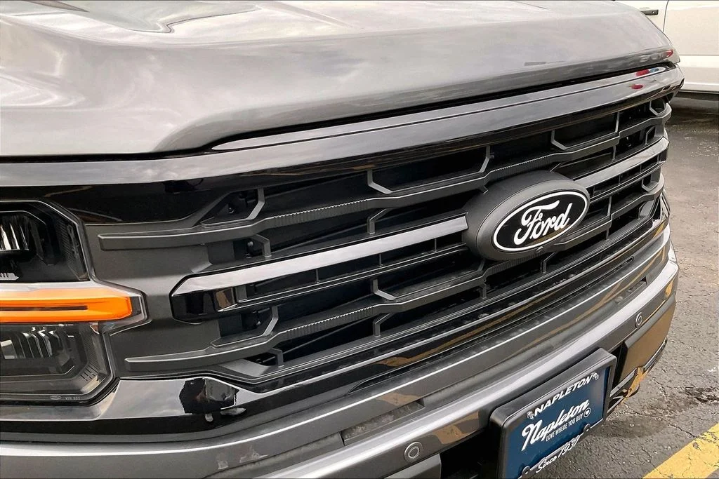 New 2026 Carbonized Gray Metallic Ford XLT image 30