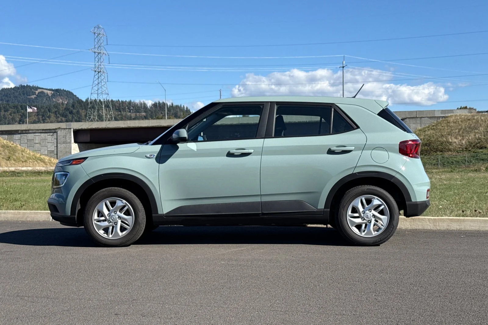 Used 2026 Green Hyundai SE image 6