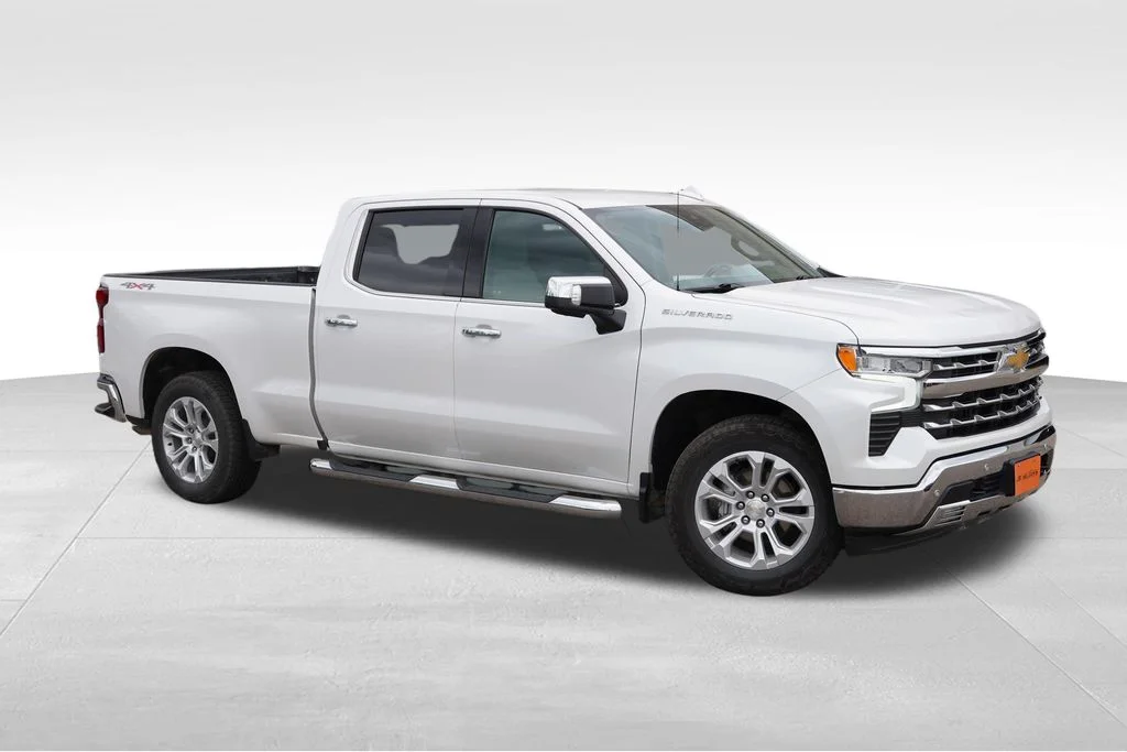 Used 2023 Iridescent Pearl Tricoat Chevrolet LTZ image 2