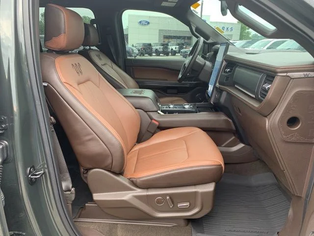Used 2023 Green Ford King Ranch image 17