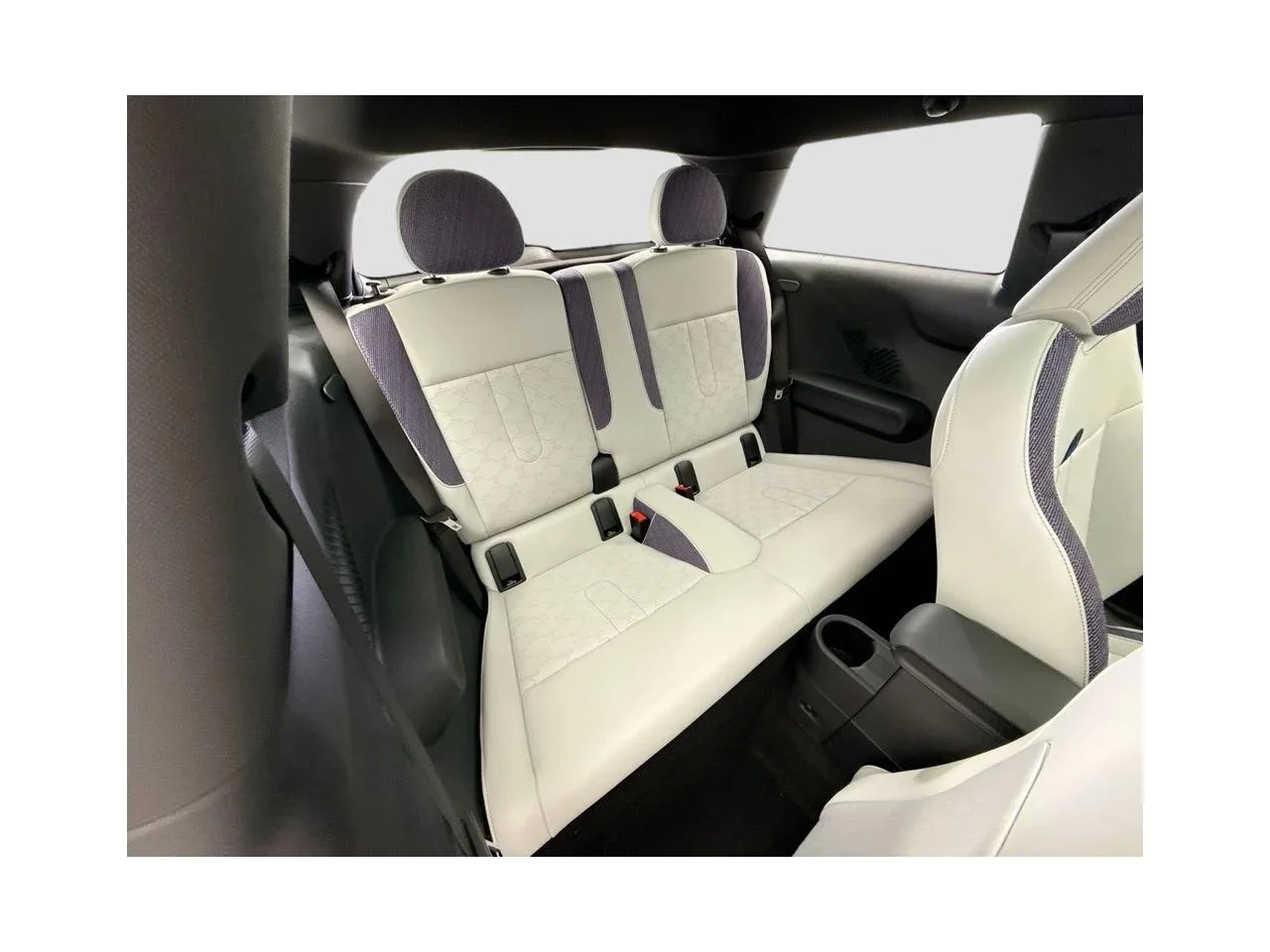 New 2026 Nanuq White Metallic MINI SIGNATURE PLUS image 21