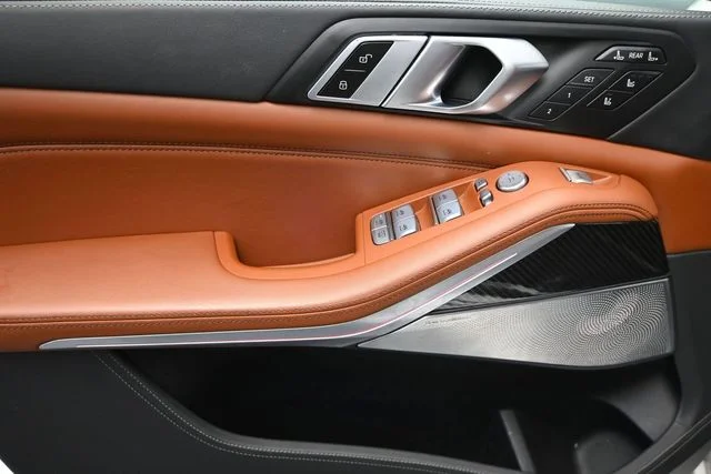 Used 2024 White BMW M60i image 17