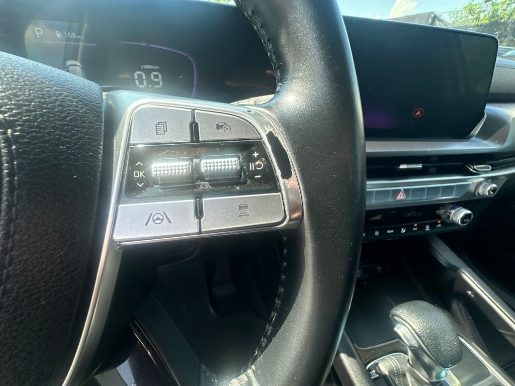Certified Used 2024 White Kia LX image 15