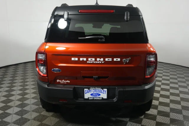 Used 2023 Hot Pepper Red Tinted Clearcoat Ford Badlands image 4