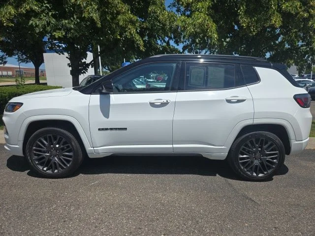 Used 2022 White Jeep Limited image 2