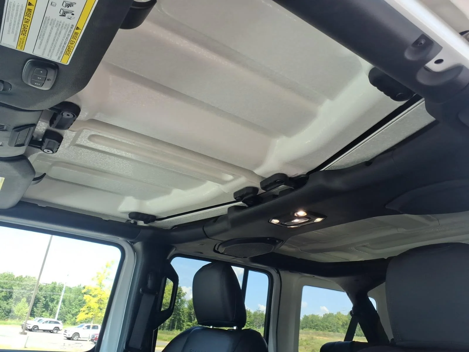 Used 2022 Bright White Clearcoat Jeep Unlimited Sahara image 6