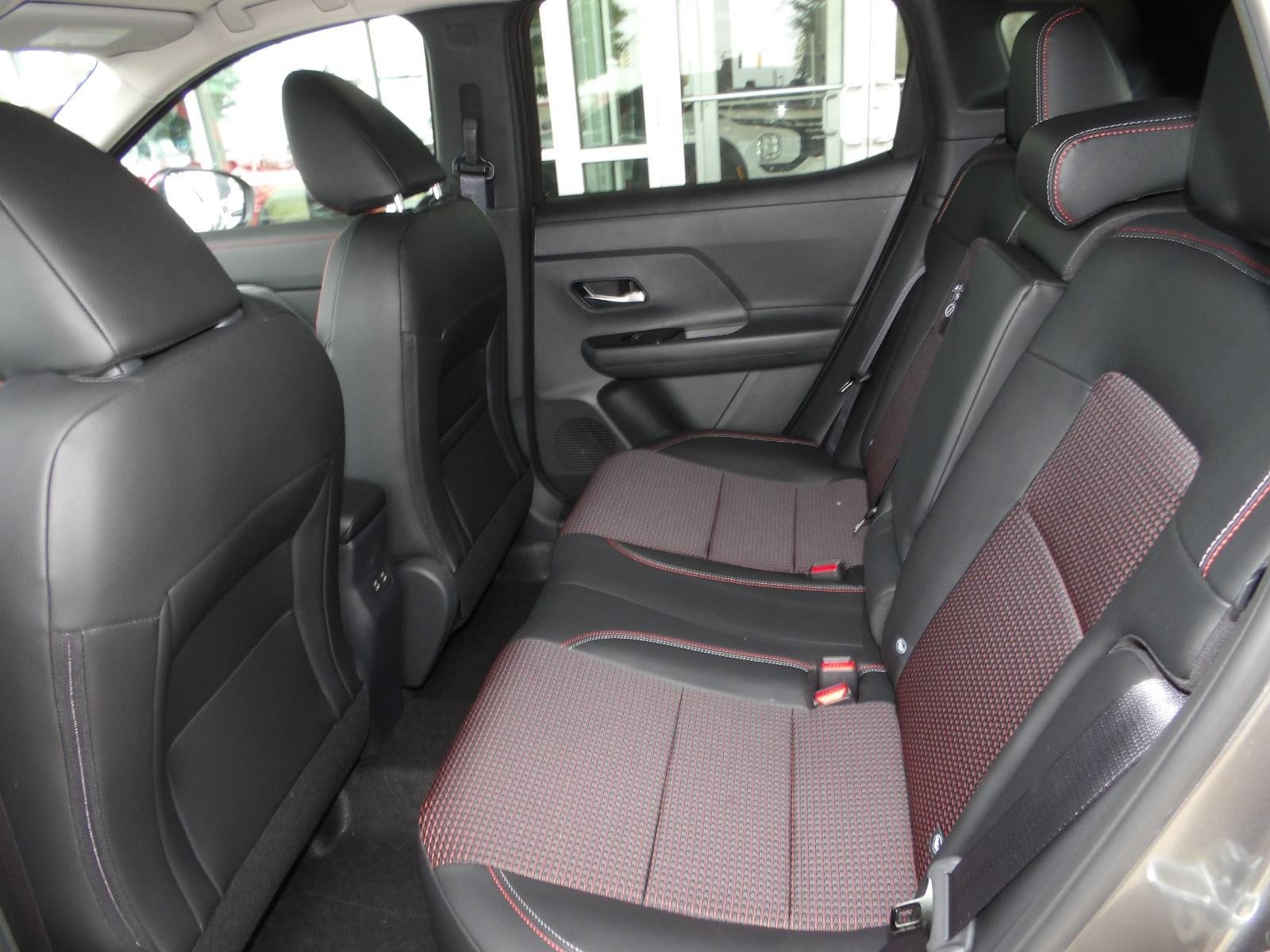 New 2026 Gun Metallic / Scarlet Ember Tintcoat Two-tone Nissan SR image 18