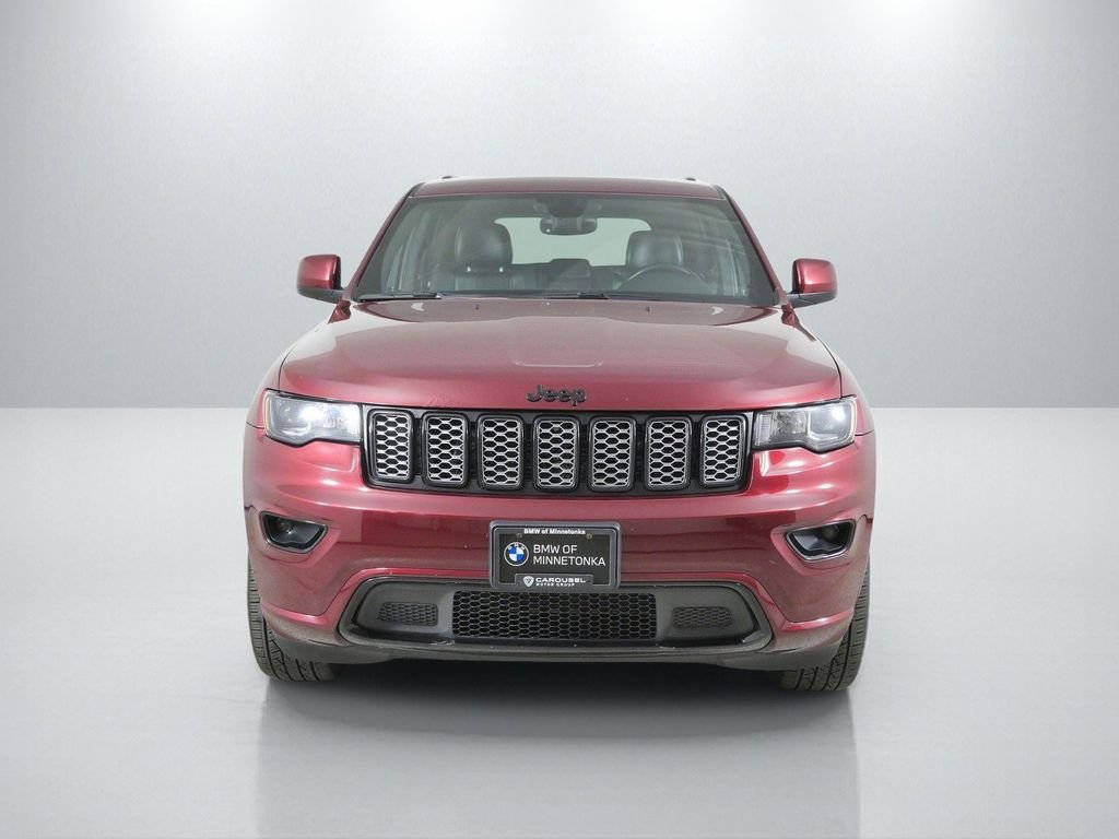 Used 2017 Red Jeep Altitude image 3