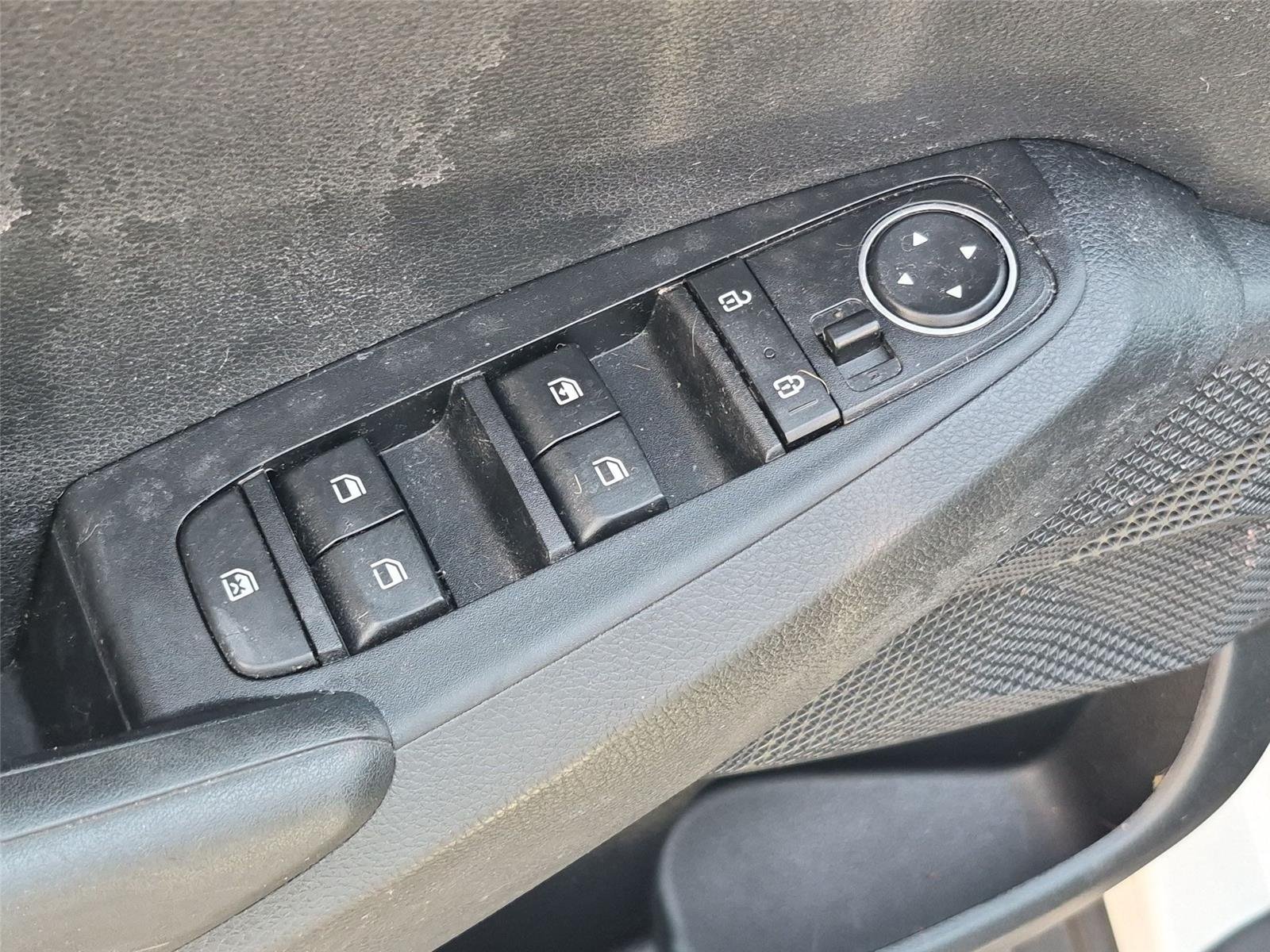 Used 2023 Snow White Pearl Kia LX image 16