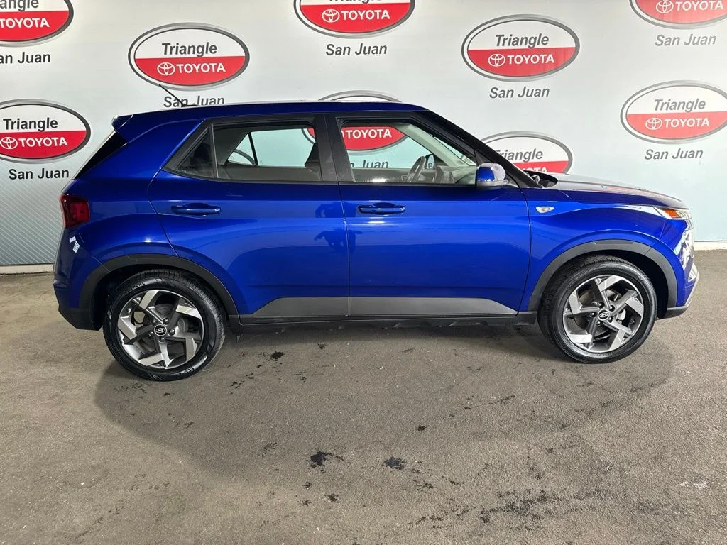 Used 2025 Blue Hyundai SE image 6
