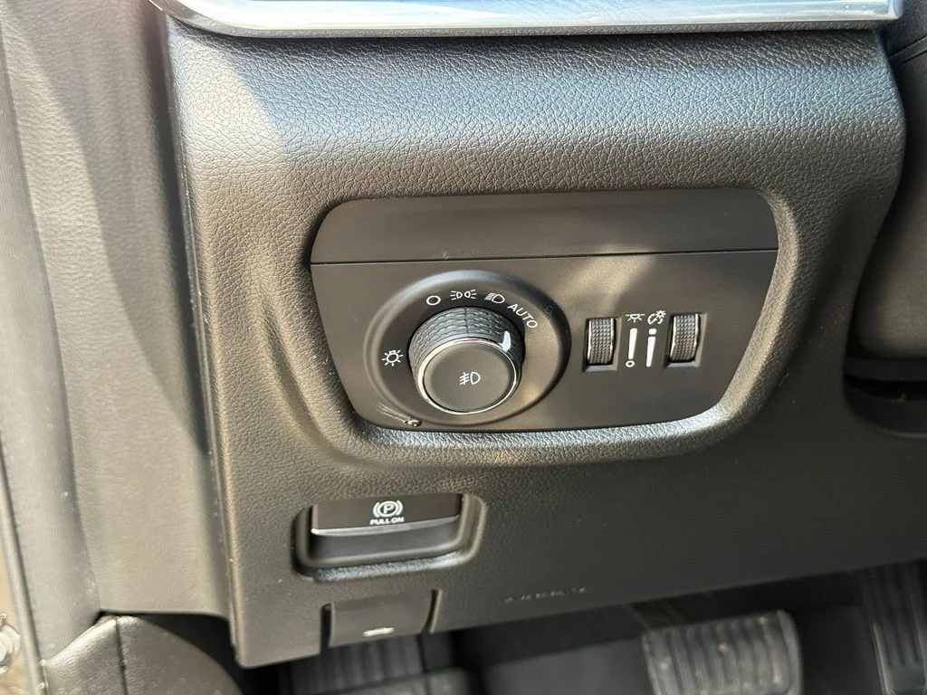 Used 2024 Black Jeep Summit image 19