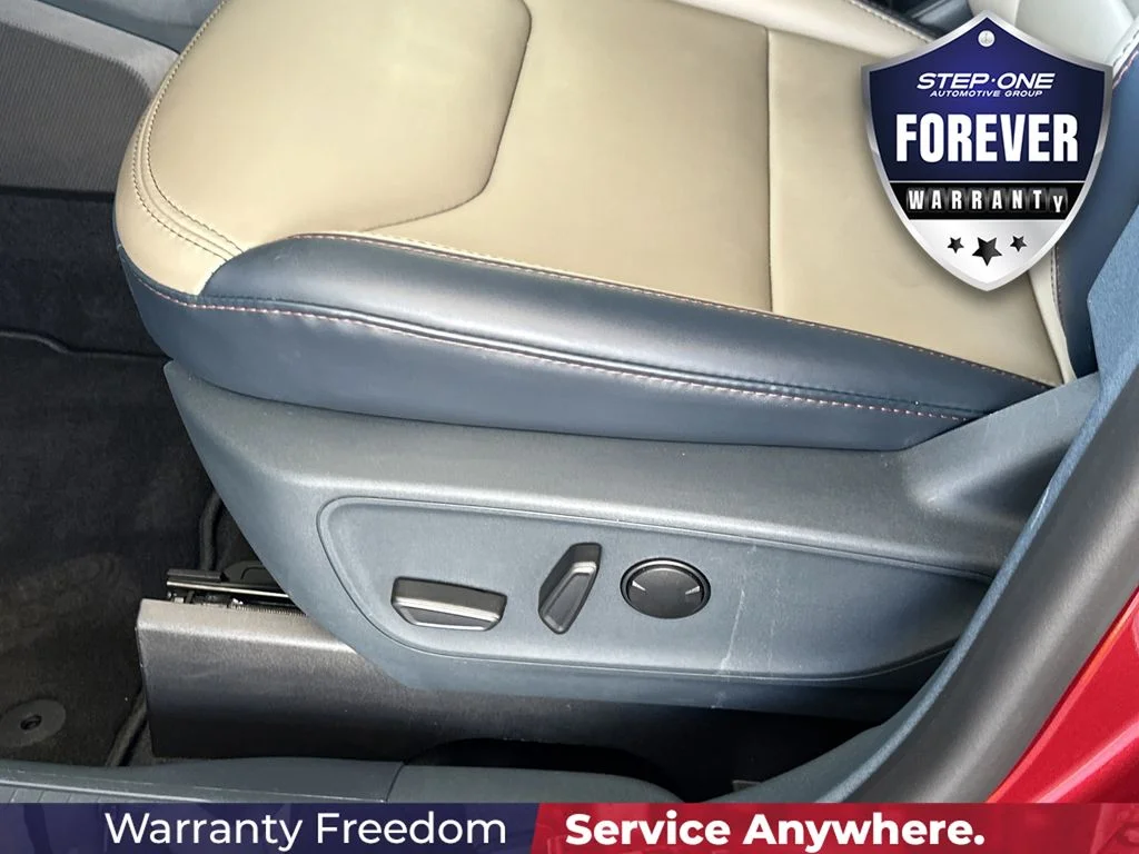 Used 2025 Red Ford Lariat image 15