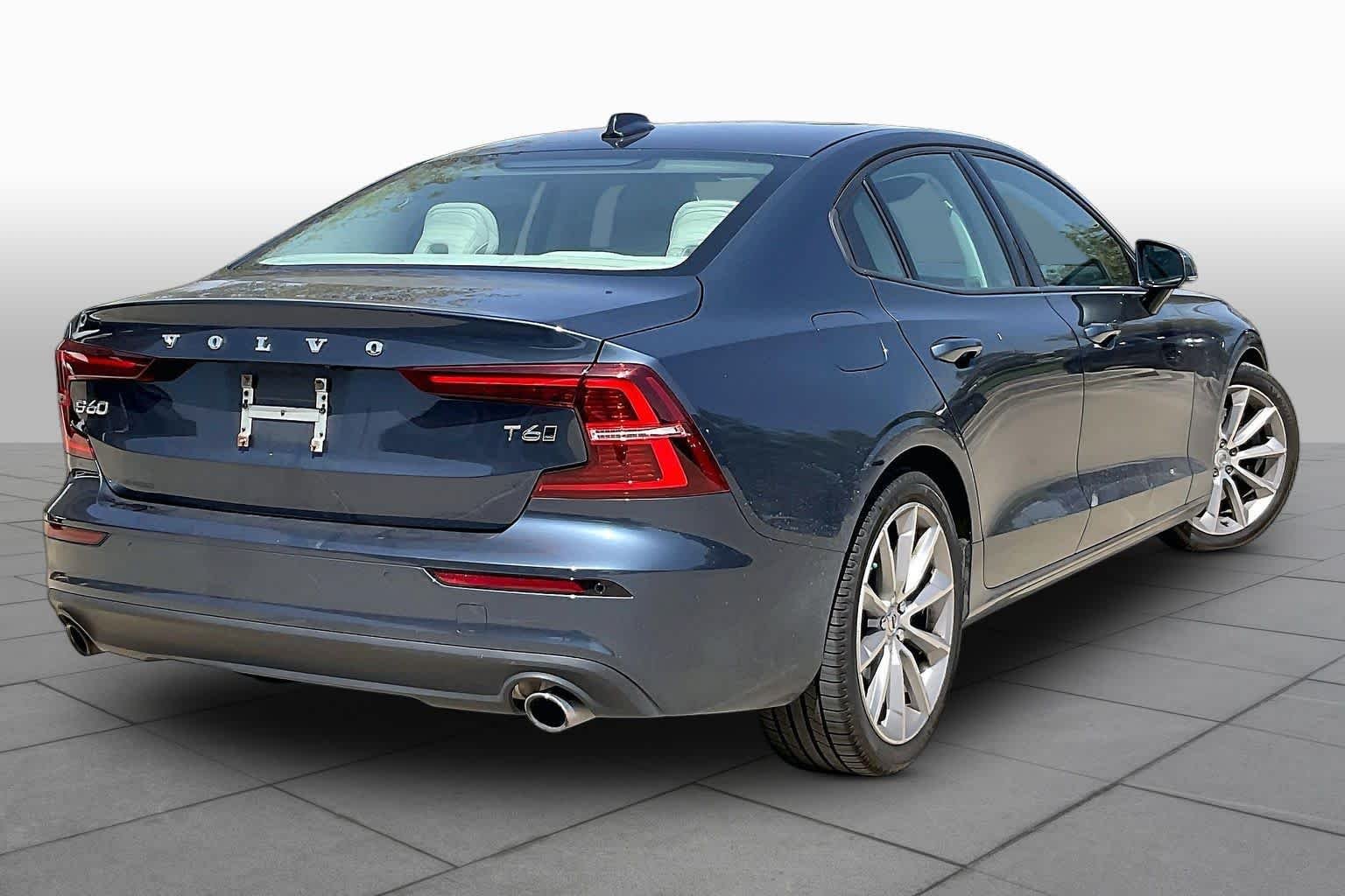 Used 2019 Denim Blue Metallic Volvo Momentum image 13